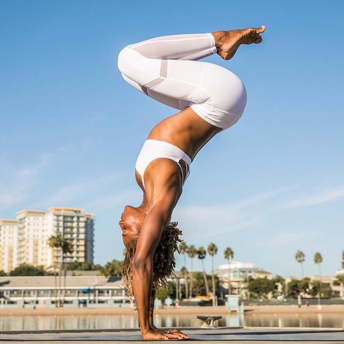 真服了钟楚曦!穿抹胸波点长裙大秀性感好身材,气质宛如仙女