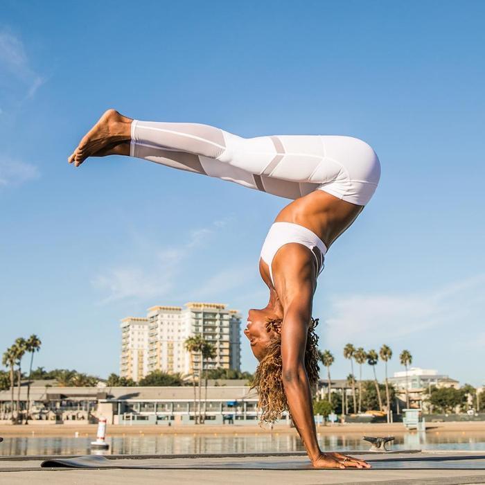 真服了钟楚曦!穿抹胸波点长裙大秀性感好身材,气质宛如仙女