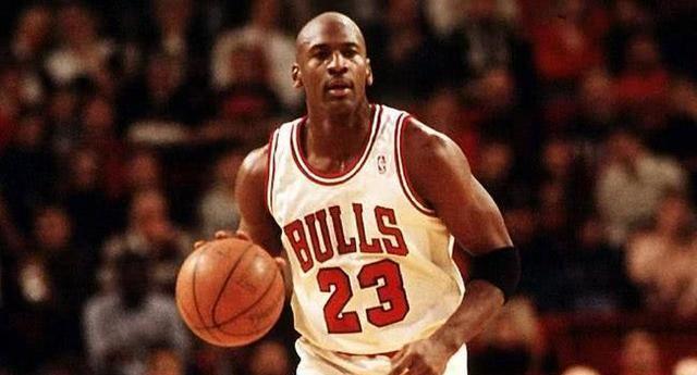 篮球场上有五个位置，每个位置都非常重要