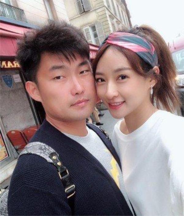 篮球女神石一童火了之后为啥清空丈夫照片？球迷：渣女？