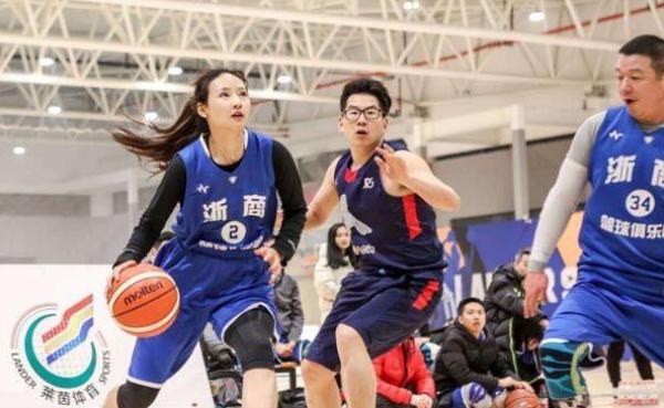 篮球女神石一童火了之后为啥清空丈夫照片？球迷：渣女？