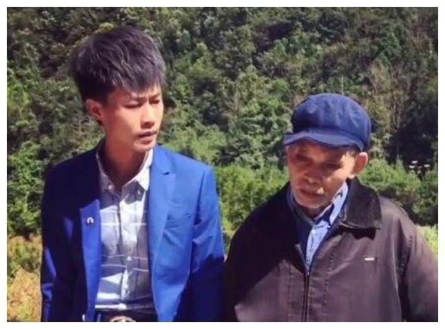 “第一网红”许华升，开300万跑车上街，副驾驶上永远是他