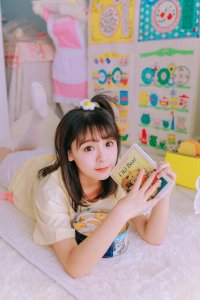 ​可爱的大眼睛萌妹纸，有点小俏皮哦。