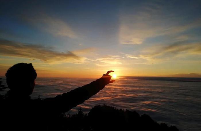成都周边游看佛光云海的绝佳之地，彭州九峰山，更是驴友理想之地