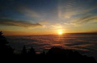 ​成都周边游看佛光云海的绝佳之地，彭州九峰山，更是驴友理想之地