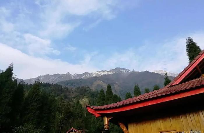 成都周边游看佛光云海的绝佳之地，彭州九峰山，更是驴友理想之地