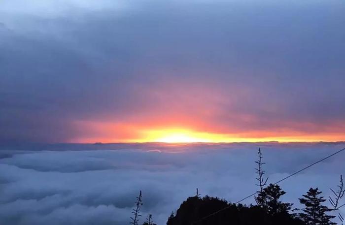 成都周边游看佛光云海的绝佳之地，彭州九峰山，更是驴友理想之地