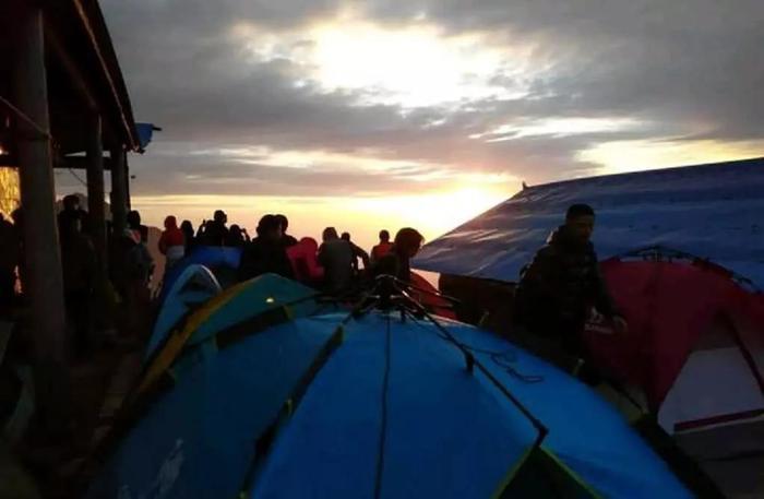 成都周边游看佛光云海的绝佳之地，彭州九峰山，更是驴友理想之地