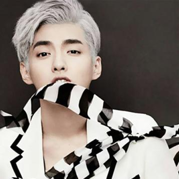 初简美发推荐时尚潮男必备的偏分发型