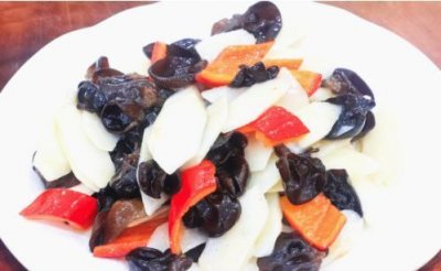 ​炒木耳时，总容易炸锅爆裂？教你小技巧，木耳不炸锅，更鲜香脆爽