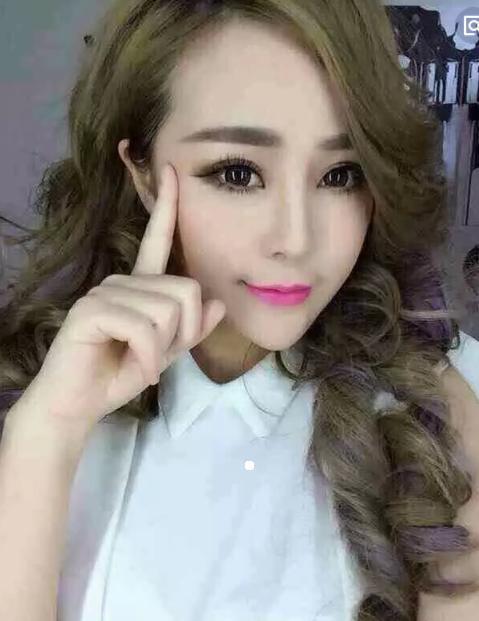 初瑞雪在二驴直播间豪刷1500万还二驴人情，有钱任性！