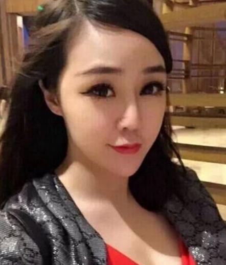 初瑞雪在二驴直播间豪刷1500万还二驴人情，有钱任性！