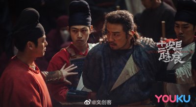 ​圆领袍是圆领子的窄袖袍，据引《唐书－舆服志》记载