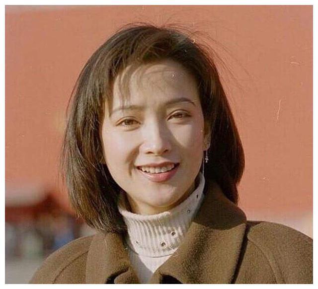 初婚嫁三婚男的两位女星，今一个再婚幸福，一个儿女双全人生美满