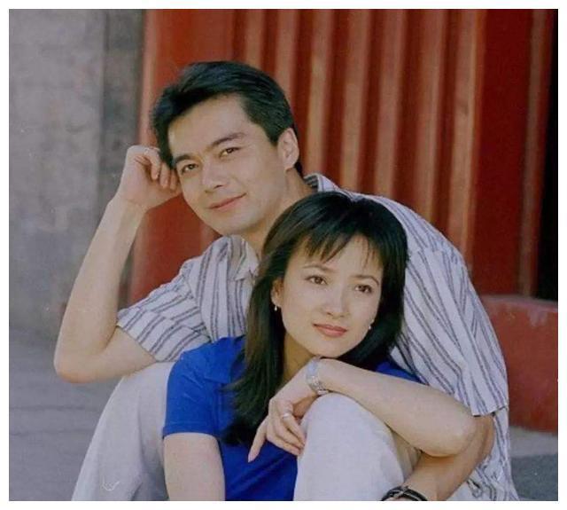 初婚嫁三婚男的两位女星，今一个再婚幸福，一个儿女双全人生美满