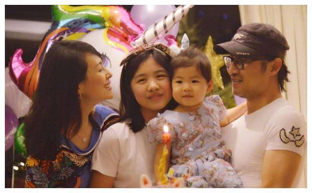 初婚嫁三婚男的两位女星，今一个再婚幸福，一个儿女双全人生美满