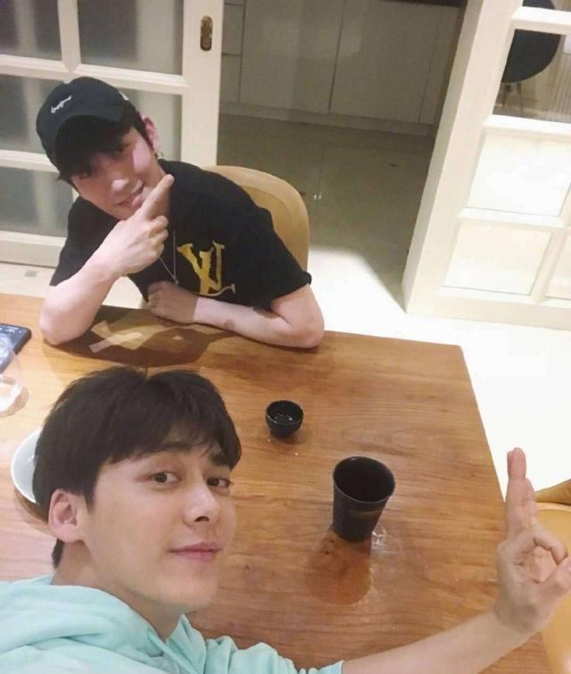 两代吴邪同框啦！李易峰为朱一龙凌晨发文庆生