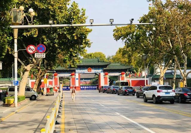 一条泉城路，半部济南史