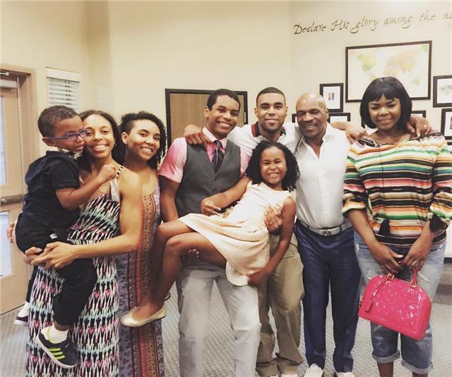 拳王泰森也为女儿发愁!大女儿猛如虎,300斤至今无人敢娶