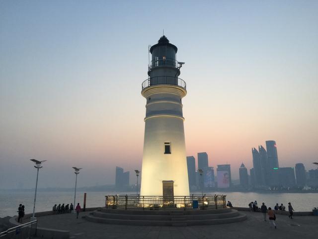 如果你喜欢走走海边步道，这个小公园挺适合逛一逛的