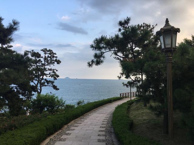 如果你喜欢走走海边步道，这个小公园挺适合逛一逛的