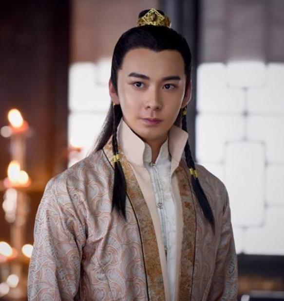 95年的董又霖和96年的陈星旭相继曝光恋情，他们不怕影响事业吗