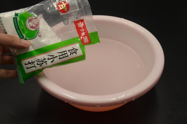 不管毛巾有多脏，在水里倒几滴，洗完的毛巾又软又干净，都学学吧