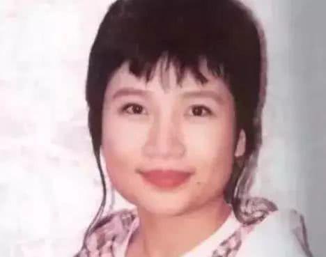 韩红都叫她老师，当红之际皈依佛门，56岁身材发福风采不在！