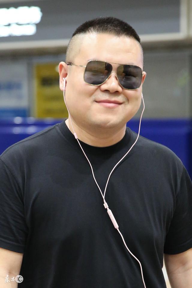 岳云鹏的助理冲冲把他逼疯了,发信息说你自己辞职好吗