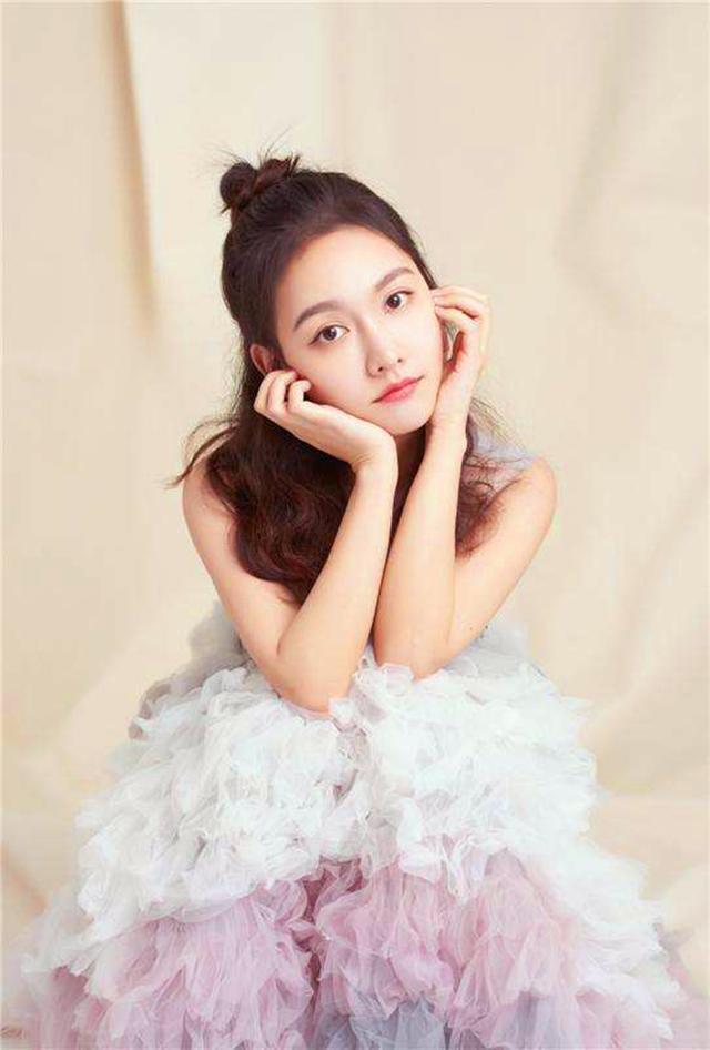 知名女星被爆侮辱助理，让其睡浴缸还拍照发圈，曾力挺小三江铠同