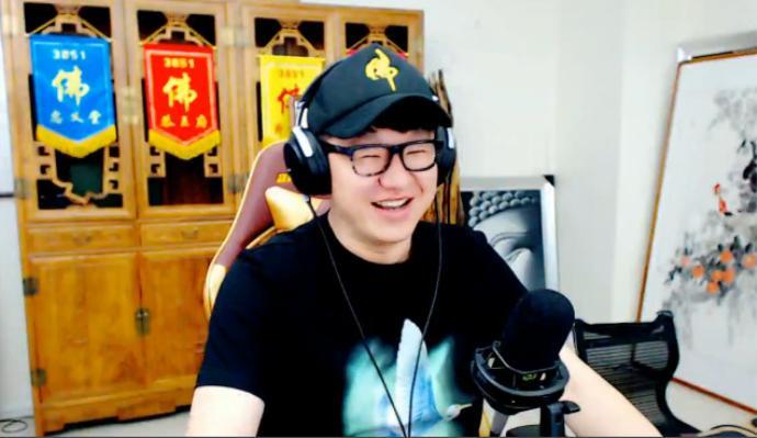 徒孙小白龙欲拜师，舞帝利哥表示考虑，大佛不阻止徒弟拜师利哥