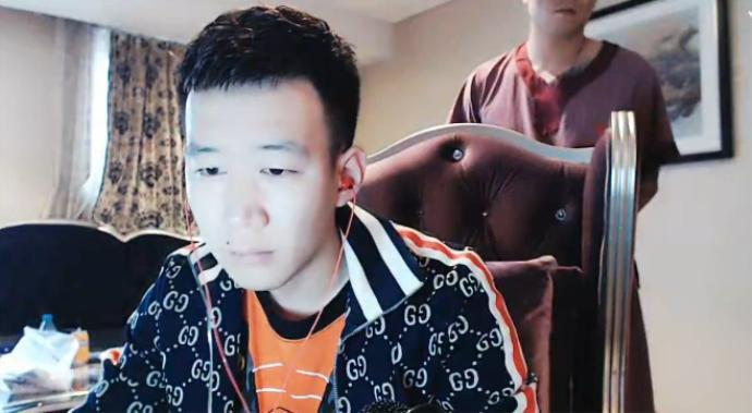 徒孙小白龙欲拜师，舞帝利哥表示考虑，大佛不阻止徒弟拜师利哥