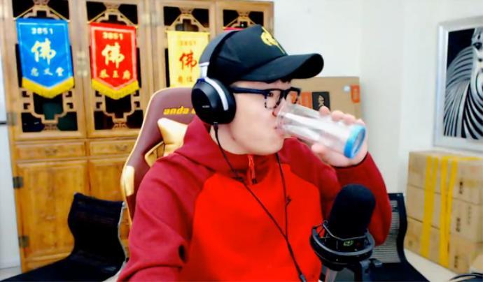 徒孙小白龙欲拜师，舞帝利哥表示考虑，大佛不阻止徒弟拜师利哥