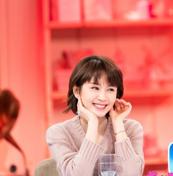 王子文新造型意外走“红”，剪款短发大妈变少女显高10cm，美爆了