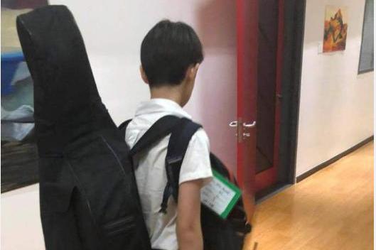 海清晒儿子背影让人心酸？可照片细节隐藏着她这10岁儿子真不一般