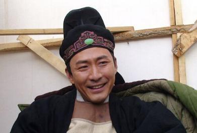 “元芳”张子健近照,前妻因病去世,大4岁二婚妻子背景显赫