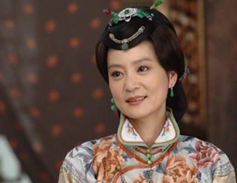 嫁大13岁老公，被宠到骨子里，如今60岁依旧美貌惊人