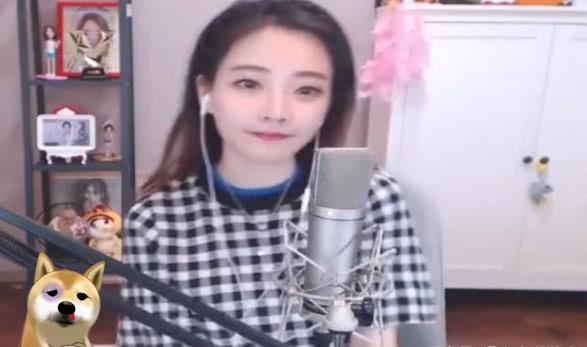 美女主播被王思聪骂“丑”，随后却获8万礼物，网友：也骂骂我吧