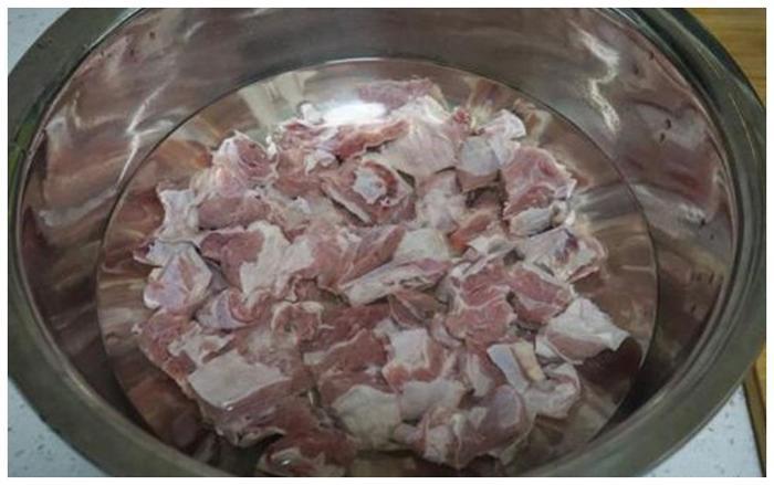 炖牛肉时，用冷水下锅还是热水？很多人都不懂，难怪牛肉不好吃