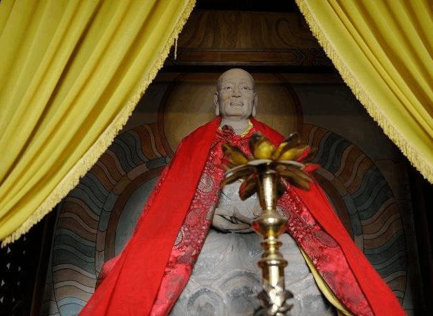 山西一寺庙拥有15尊肉身佛像，脚骨清晰可见，专家鉴定：确是真身