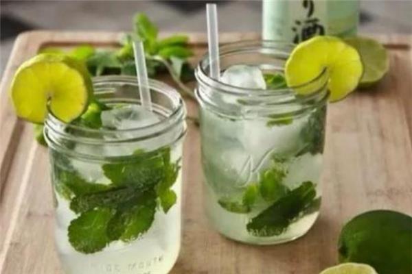 薄荷茶可以加蜂蜜吗 蜂蜜薄荷茶泡法 薄荷茶可以加蜂蜜吗 蜂蜜薄荷茶泡法