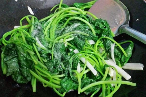 红薯叶怎么摘才嫩 红薯叶子摘了还会长吗 红薯叶怎么摘才嫩 红薯叶子摘了还会长吗