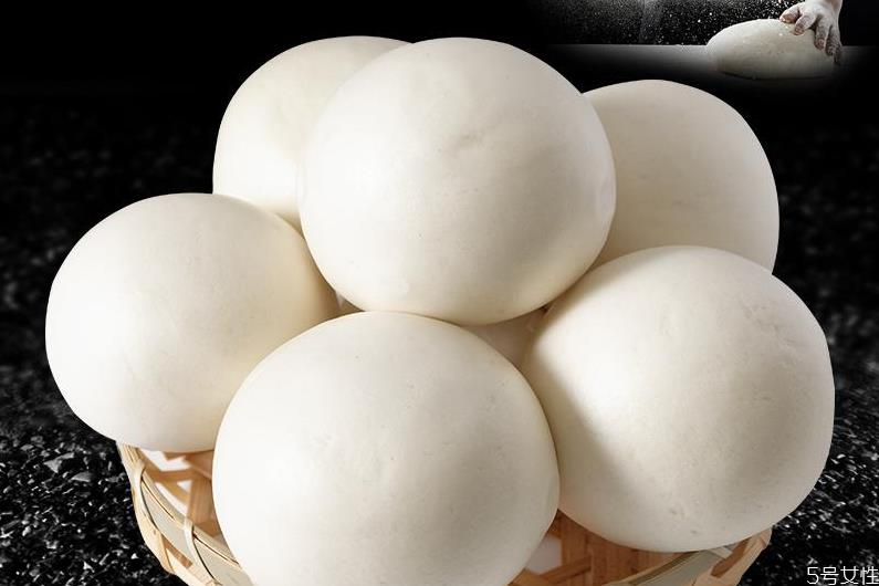 老面馒头放多少碱 做老面馒头放碱的技巧 老面馒头放多少碱 做老面馒头放碱的技巧