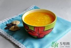 南瓜粥可以放盐吗?南瓜粥放盐还是放糖 南瓜粥可以放盐吗?南瓜粥放盐还是放糖