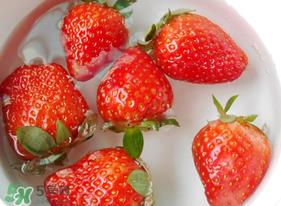 草莓可以用热水泡吗?草莓可以用开水烫泡着吃吗? 草莓可以用热水泡吗?草莓可以用开水烫泡着吃吗?