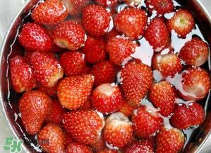草莓可以用热水泡吗?草莓可以用开水烫泡着吃吗? 草莓可以用热水泡吗?草莓可以用开水烫泡着吃吗?