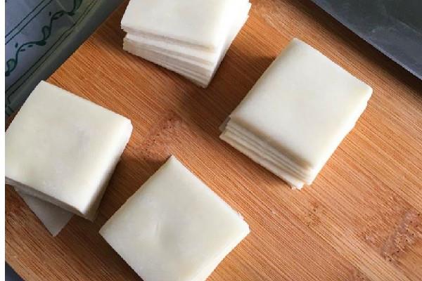 馄饨皮上有小黑点是怎么回事 馄饨皮有黑点点还能吃吗 馄饨皮上有小黑点是怎么回事 馄饨皮有黑点点还能吃吗