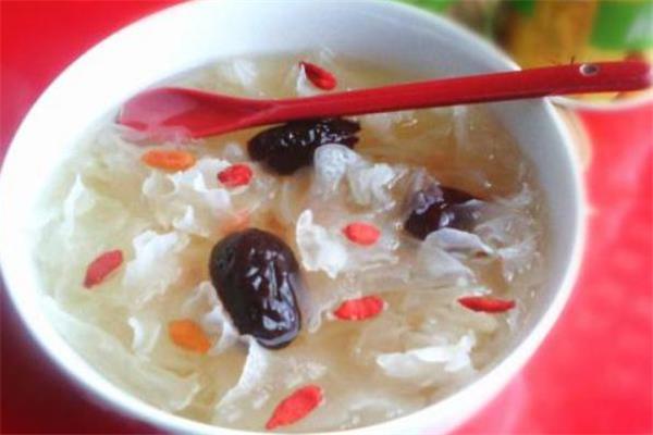 银耳汤能通便吗 银耳汤和什么一起煮通便