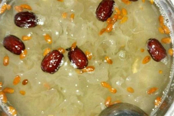 银耳汤能通便吗 银耳汤和什么一起煮通便