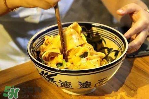 biangbiang面怎么写?biangbiang面和油泼面的区别 biangbiang面怎么写?biangbiang面和油泼面的区别